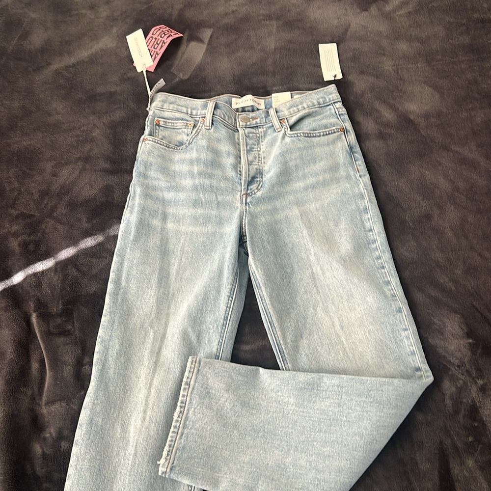 Aritzia NWT Denim The Arlo Hi-Rise Straight Jean
High-waisted straight jeans - Picture 4 of 8